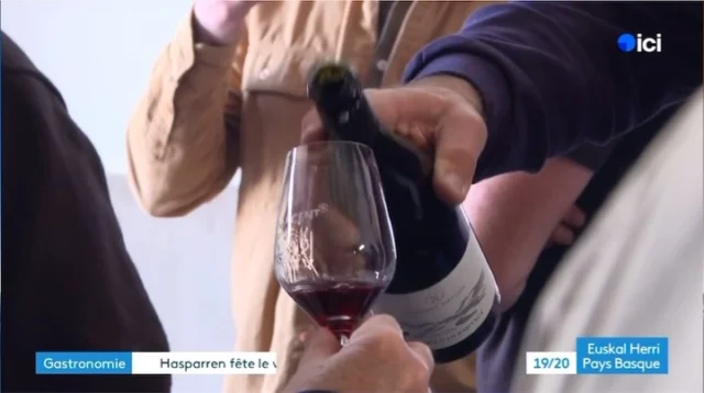 🍇🎥 Découvrez le reportage de France 3 Euskal Herri sur notre Salon des Vignerons à Hasparren, avec 35 vignerons passionnés présents ! Un grand merci à tous pour votre présence nombreuse ! 

#Hasparren #Vignerons #PaysBasque #France3 #VinsdeVincent #SalondesVignerons