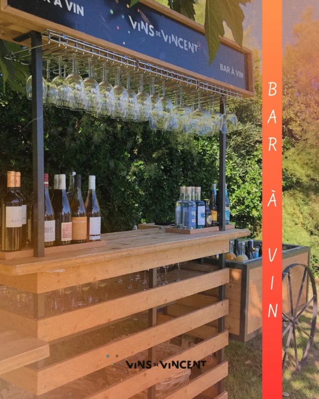 🍷 Un bar à vin, du bon vin et beaucoup de style. 

Vins de Vincent c’est l’allié des beaux moments : chaleureux, convivial, authentique et mobile.

À installer partout, à partager sans modération.
Santé 🥂. 

Hic 😉. 

#VinsDeVincent #BuvonsDuBonVin #Moments #Partage #BarAVin #BarAVinAmbulant

📸 Valentin Lafitte

L’abus d’alcool est dangereux pour la santé. 
À consommer avec modération.