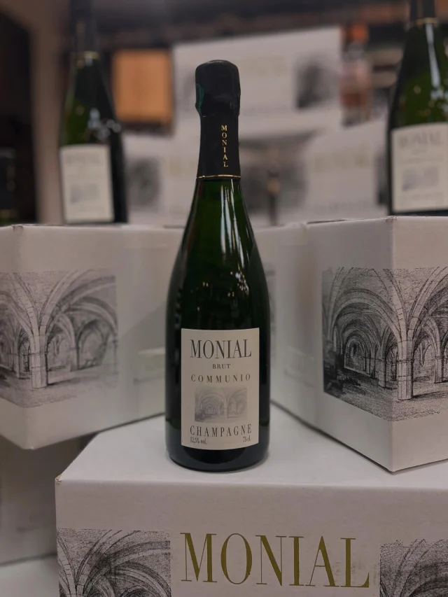 🍾3 Jours de la Champagne - 4, 5 & 6 Décembre🥂 

#Champagne #VinsDeVincent #Noel #Reveillon #Repas 
@champagne_monial 

📍Les Vins de Vincent

L’abus d’alcool est dangereux pour la santé, à consommer avec modération.
