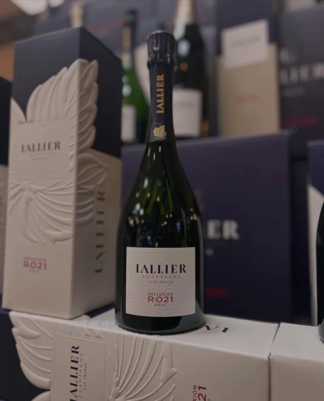 🍾3 Jours de la Champagne - 4, 5 & 6 Décembre🥂 
3 jours pour faire le plein de bulles!🍾 

#Champagne #VinsDeVincent #Noel #Reveillon #Repas 
@champagne_lallier 

📍Les Vins de Vincent

L’abus d’alcool est dangereux pour la santé, à consommer avec modération.