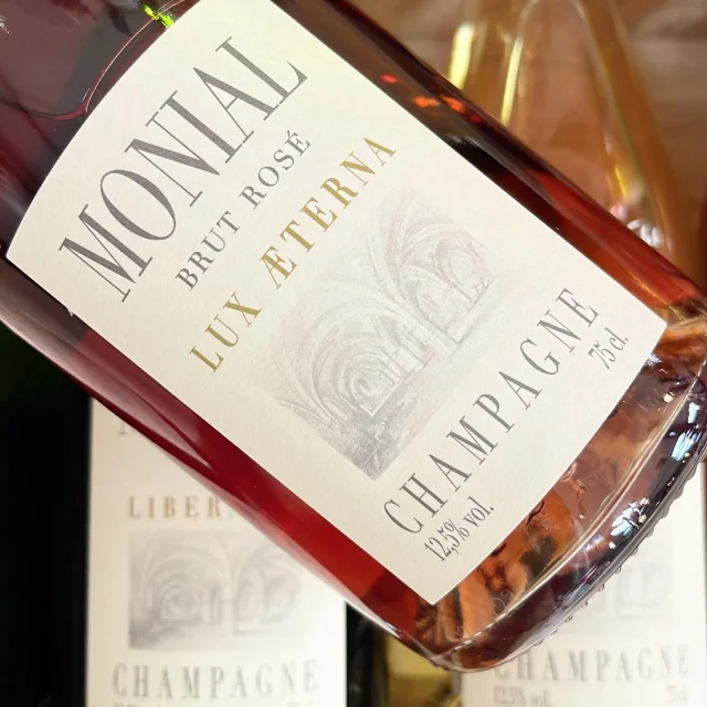 🍾3 Jours de la Champagne - 4, 5 & 6 Décembre🥂 
Rendez-vous ce jeudi !🍾 

#Champagne #VinsDeVincent #Noel #Reveillon #Repas  @champagne_monial 

📍Les Vins de Vincent

L’abus d’alcool est dangereux pour la santé, à consommer avec modération.