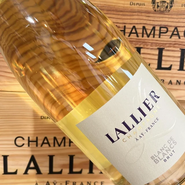 🍾3 Jours de la Champagne - 4, 5 & 6 Décembre🥂 
Profitez de toutes nos offres dès demain, jeudi !🍾 

#Champagne #VinsDeVincent #Noel #Reveillon #Repas  @champagne_lallier 

📍Les Vins de Vincent

L’abus d’alcool est dangereux pour la santé, à consommer avec modération.